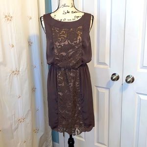 Brown sleeveless dress w/lace detailing